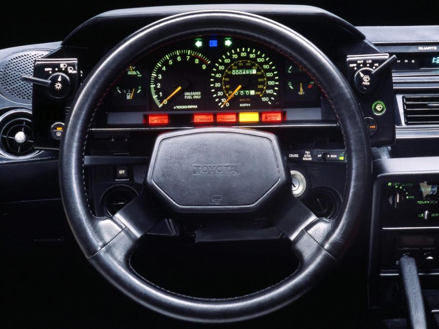 Панель приборов Toyota MR2 1985 года  (US) (фото 16 из 19)